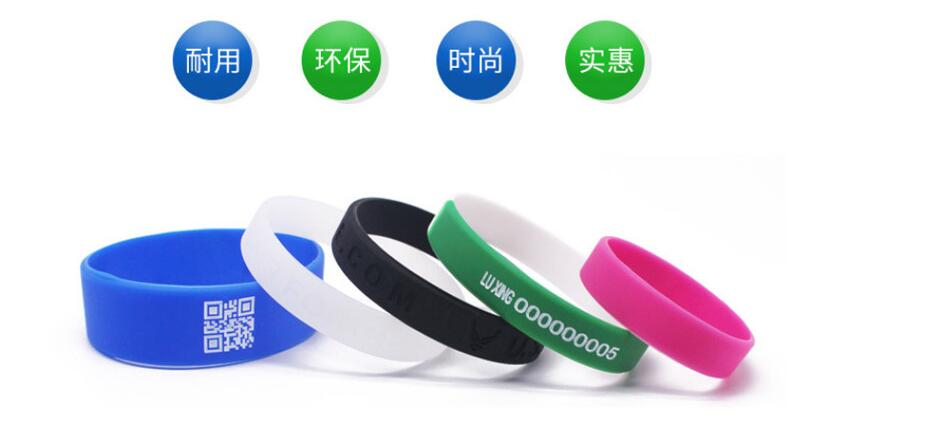 你知道液態(tài)硅膠手環(huán)怎么樣清洗嗎？